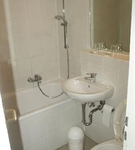 Elite An Der Universitaet Pensionat 2*