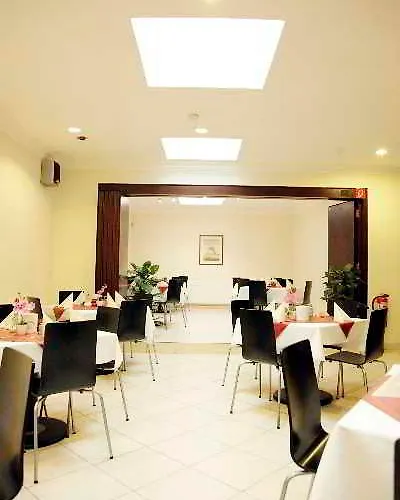 Elite An Der Universitaet Pensionat 2*