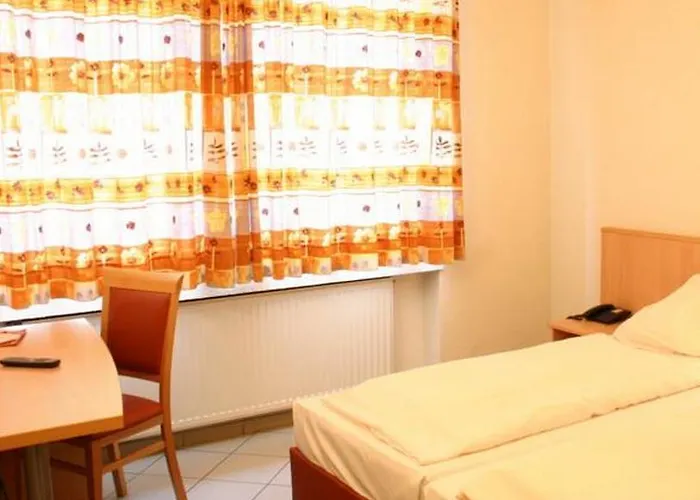 Elite An Der Universitaet بيت ضيافة كولونيا