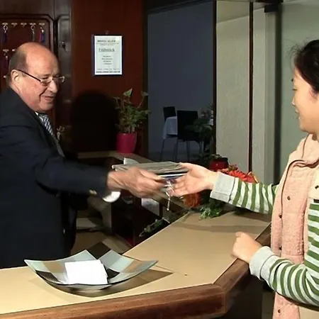 Elite An Der Universitaet Гостевой дом 2*