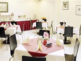 Elite An Der Universitaet Гостевой дом 2*