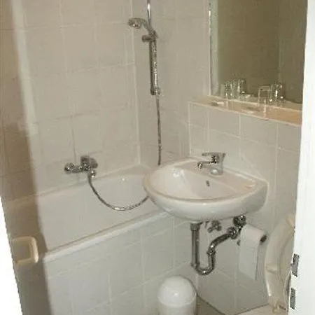 Elite An Der Universitaet Gasthof 2*