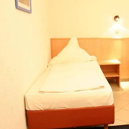 Gasthof Elite An Der Universitaet 2*